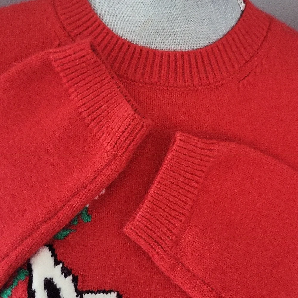 Red Deer Pattern Sweater - Picture 8 of 11